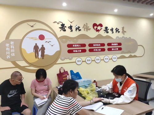 便民服务进社区，宝山居民在家门口享受理发、测血糖、量血压等健康咨询